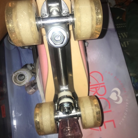 Rollar Skates - Picture 2 of 5